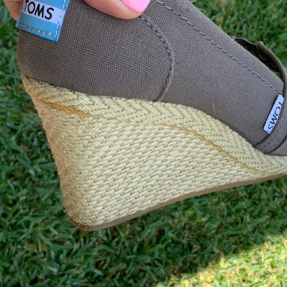 Tom’s wedge open toe grey canvas shoes size 7 - Picture 10 of 10